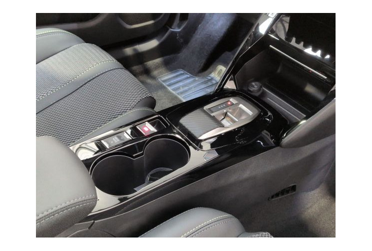 Peugeot 2008 II GT Hybrid 145 e-DCS6 Blanc Okénite /Toit noir