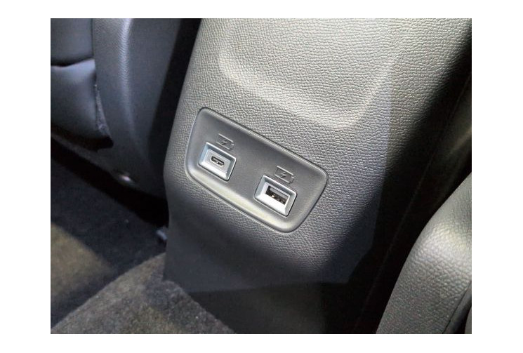 Peugeot 2008 II GT Hybrid 145 e-DCS6 Blanc Okénite /Toit noir