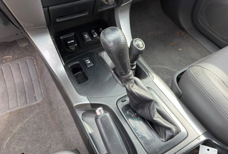 Toyota Land Cruiser KDJ120 SERIES 3.0 D-4D LOUNGE BVA - 8 PLACES / ATTELAGE 