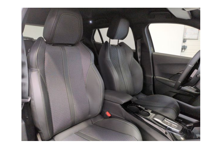 Peugeot 2008 II GT Hybrid 145 ch e-DCS6 Gris Selenium /Toit Noir