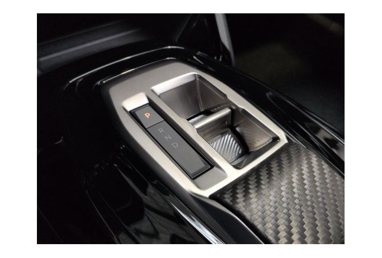 Peugeot 2008 II GT Hybrid 145 ch e-DCS6 Gris Selenium /Toit Noir