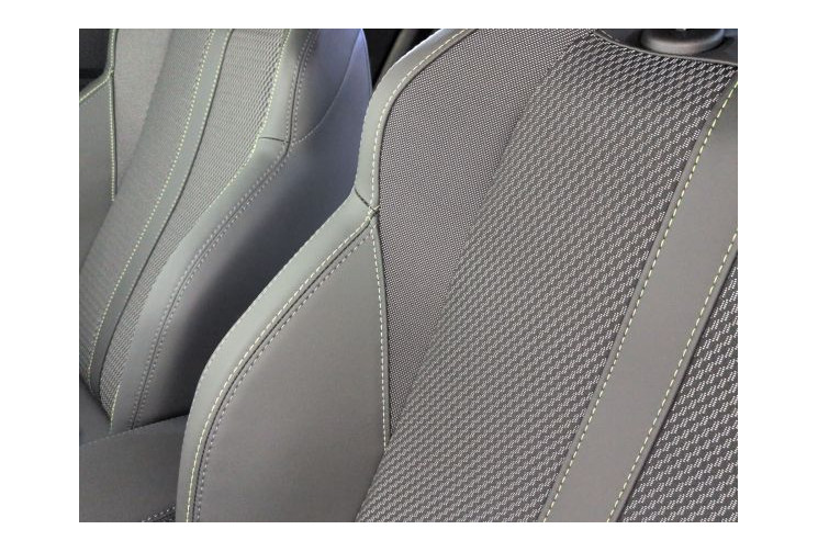 Peugeot 2008 II GT Hybrid 145 ch e-DCS6 Gris Selenium /Toit Noir