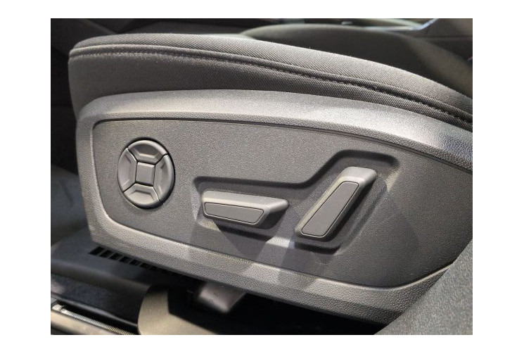 Audi A3/S3/RS3 IV Design TFSI Mild Hybrid 150 S tronic 7 Noir Mythique Métallisé