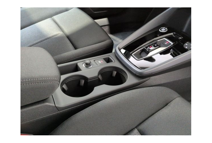 Audi A3/S3/RS3 IV Design TFSI Mild Hybrid 150 S tronic 7 Noir Mythique Métallisé