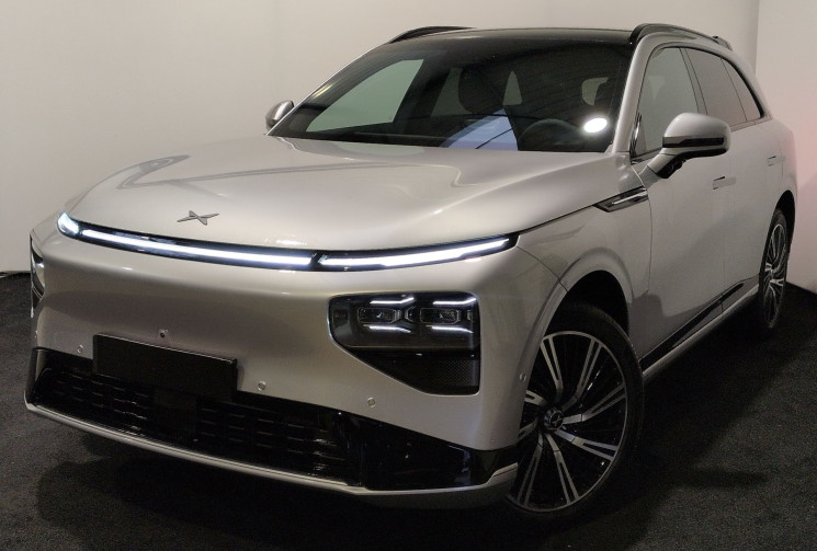 Xpeng G9 - Long Range Silver Frost