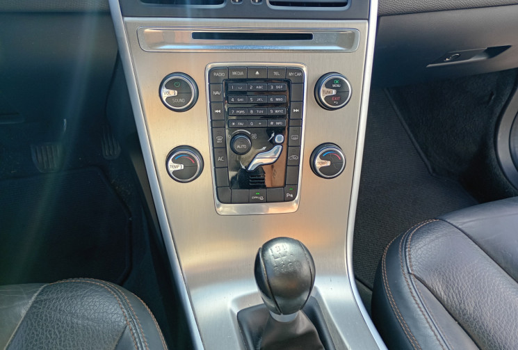 Volvo XC60  D3 Summum Geartronic 163 / Toit Ouvrant 