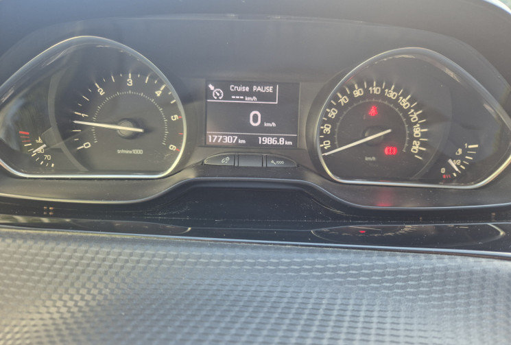 Peugeot 2008 1.6 BlueHDI 100 Style