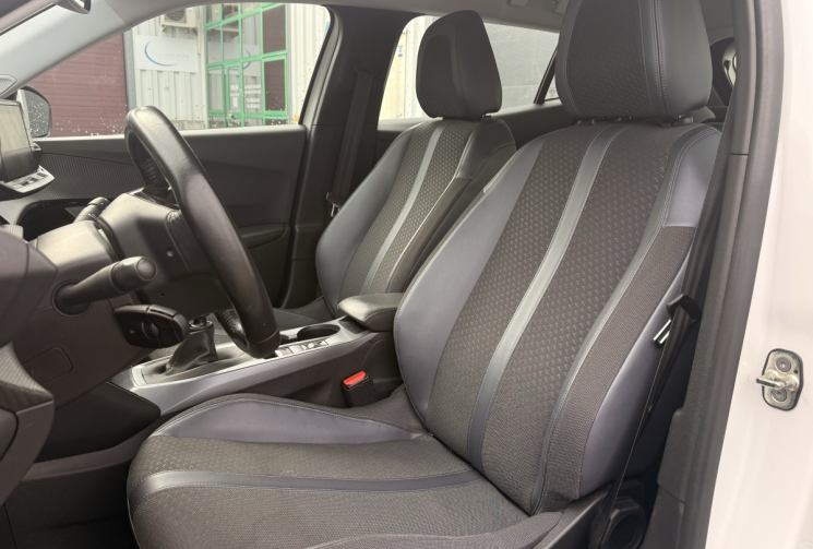 Peugeot 2008 II 1.5 BlueHDi 100 cv ALLURE * Carplay * Caméra