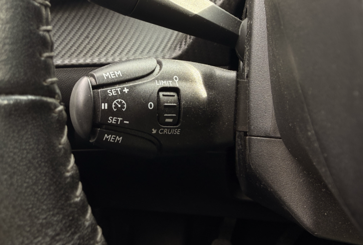 Peugeot 2008 II 1.5 BlueHDi 100 cv ALLURE * Carplay * Caméra