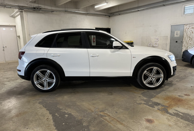 Audi Q5 3.0 TDI 239 S Line  Allroad / Carplay / Toit ouvrant / Quattro / Caméra de recul