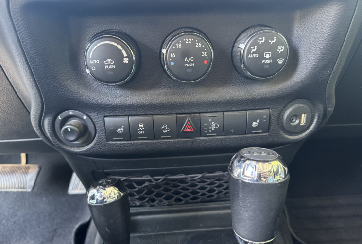Jeep WRANGLER UNLIMITED  JK  2.8 CRD 4WD 200 CH / CAMPING BOX / BÂCHE ETE