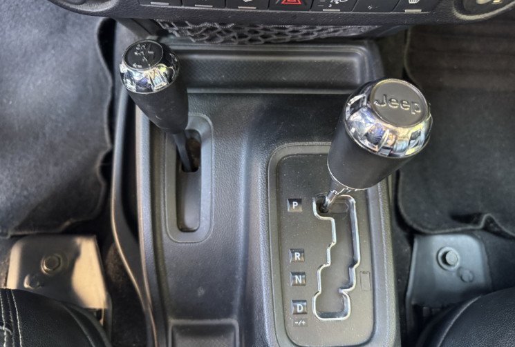 Jeep WRANGLER UNLIMITED  JK  2.8 CRD 4WD 200 CH / CAMPING BOX / BÂCHE ETE