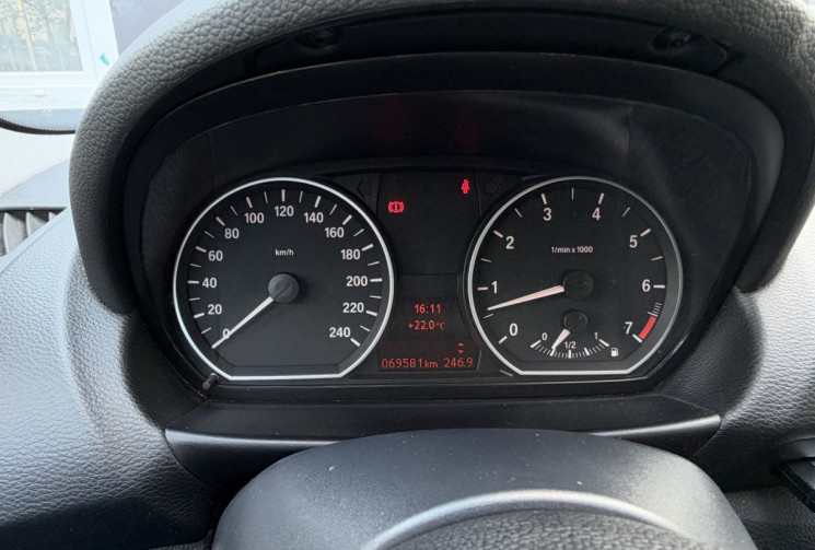 BMW Série 1 118i / E81 / 69600km / 143ch / Toit ouvrant /