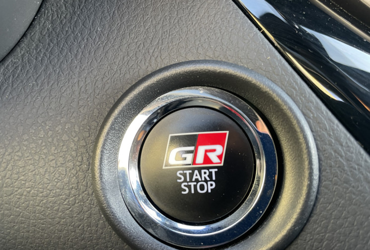 Toyota C-HR 184h GR-SPORT 2WD E-CVT MY22