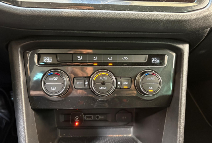 Volkswagen Tiguan CONNECT 2.0 TDI 150 ATTELAGE AMMOVIBLE FULL ENTRETIEN VW