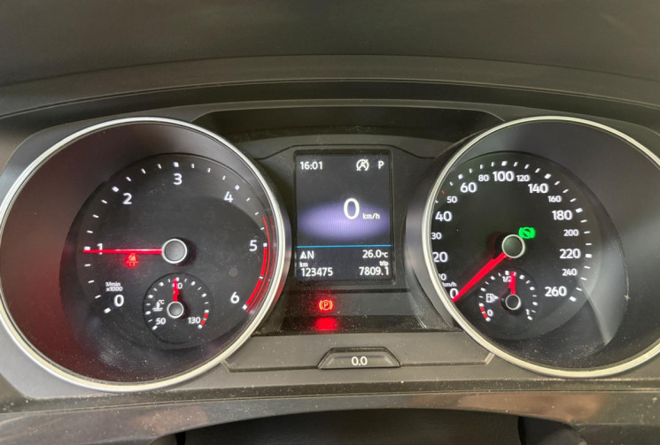 Volkswagen Tiguan CONNECT 2.0 TDI 150 ATTELAGE AMMOVIBLE FULL ENTRETIEN VW