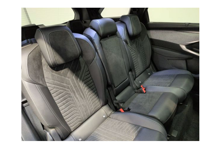 Peugeot 5008 III GT Exclusive Hybrid 145 ch e-DCS6 Gris Titan/Toit Noir