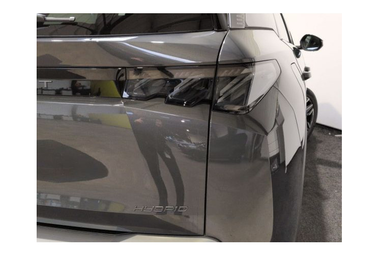 Peugeot 5008 III GT Exclusive Hybrid 145 ch e-DCS6 Gris Titan/Toit Noir