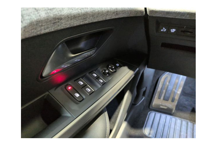 Peugeot 5008 III GT Exclusive Hybrid 145 ch e-DCS6 Gris Titan/Toit Noir