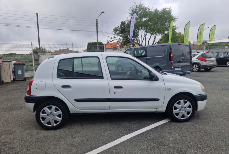 Renault Clio  II 5 Portes 1.2 i 60 / BON ETAT / ENTRETIEN COMPLET