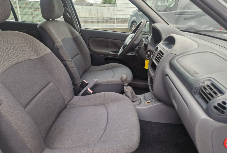 Renault Clio  II 5 Portes 1.2 i 60 / BON ETAT / ENTRETIEN COMPLET