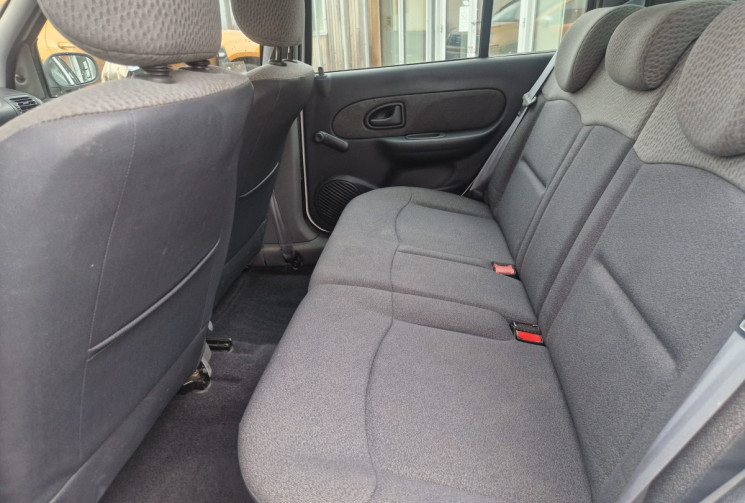Renault Clio  II 5 Portes 1.2 i 60 / BON ETAT / ENTRETIEN COMPLET