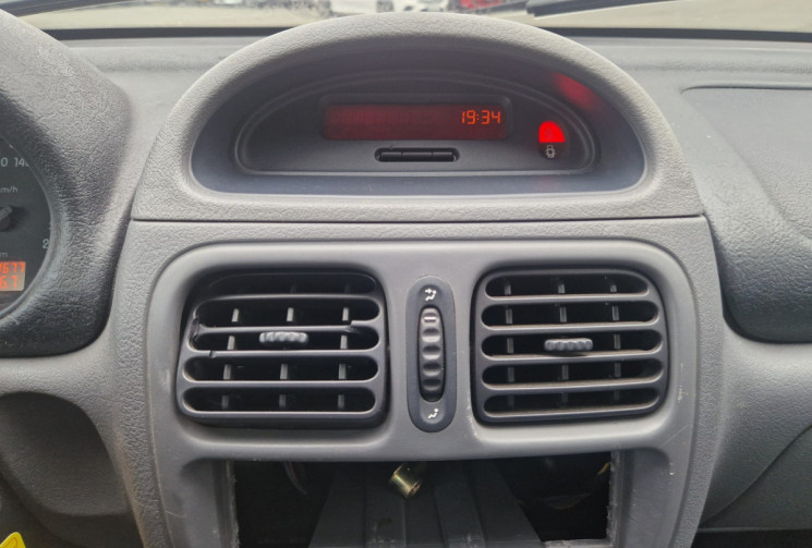 Renault Clio  II 5 Portes 1.2 i 60 / BON ETAT / ENTRETIEN COMPLET