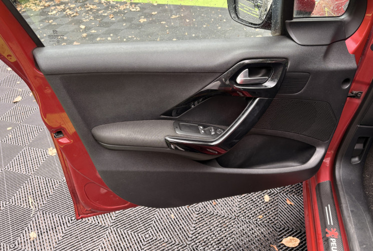 Peugeot 208 1.2 THP 110cv