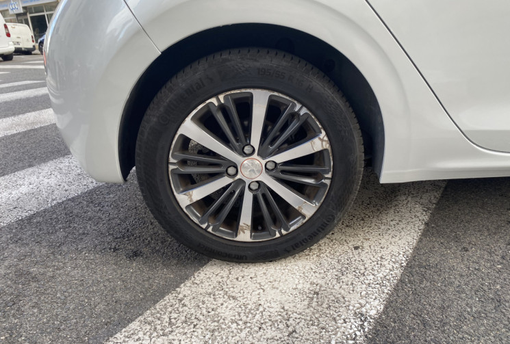 Peugeot 208 1.2 110 CH ROLAND GARROS BOITE AUTO 86400 KMS