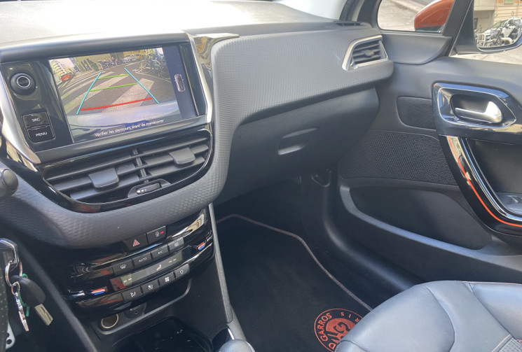 Peugeot 208 1.2 110 CH ROLAND GARROS BOITE AUTO 86400 KMS
