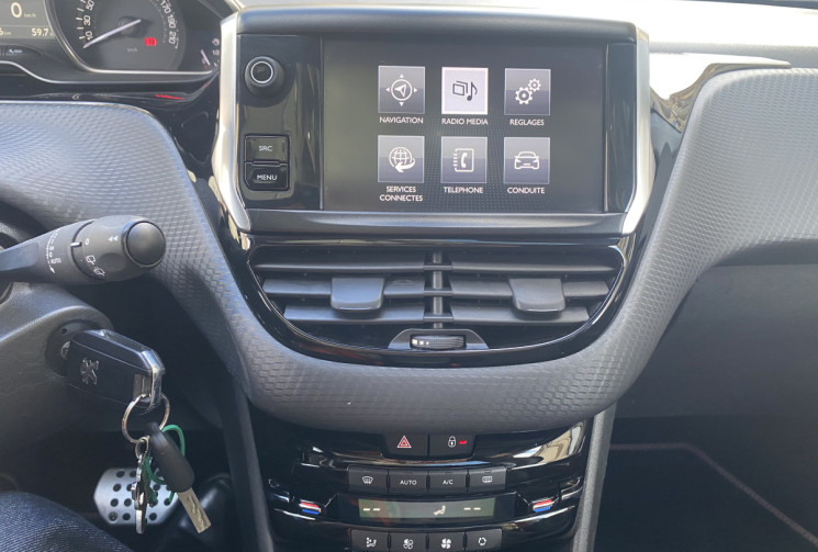 Peugeot 208 1.2 110 CH ROLAND GARROS BOITE AUTO 86400 KMS