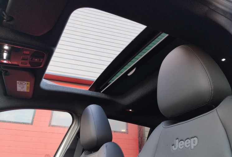 Jeep Avenger 1.2 Turbo T3 110 MHEV BVR6 Summit + toit ouvrant *NEUF 2026