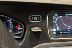 Volvo V40 D3 2.0 150cv R-DESIGN / SIEGES CUIR-ALCANTARA / RADARS AR / FEUX LED 