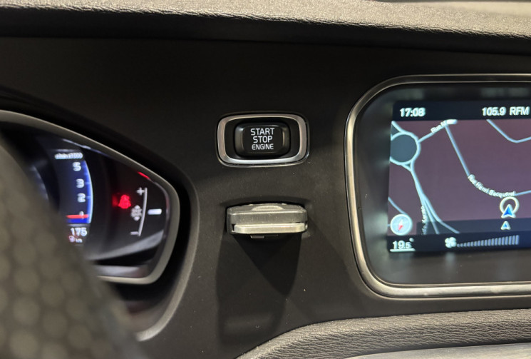 Volvo V40 D3 2.0 150cv R-DESIGN / SIEGES CUIR-ALCANTARA / RADARS AR / FEUX LED 