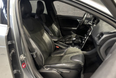 Volvo V40 D3 2.0 150cv R-DESIGN / SIEGES CUIR-ALCANTARA / RADARS AR / FEUX LED 