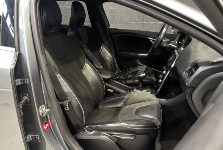 Volvo V40 D3 2.0 150cv R-DESIGN / SIEGES CUIR-ALCANTARA / RADARS AR / FEUX LED 