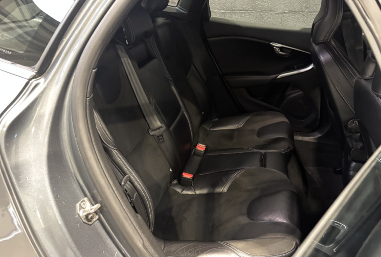 Volvo V40 D3 2.0 150cv R-DESIGN / SIEGES CUIR-ALCANTARA / RADARS AR / FEUX LED 