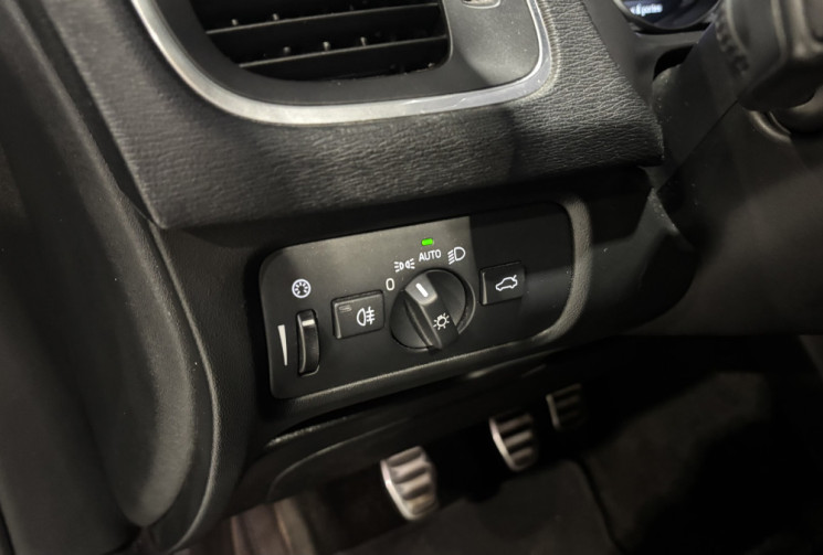 Volvo V40 D3 2.0 150cv R-DESIGN / SIEGES CUIR-ALCANTARA / RADARS AR / FEUX LED 