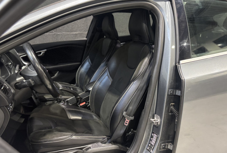 Volvo V40 D3 2.0 150cv R-DESIGN / SIEGES CUIR-ALCANTARA / RADARS AR / FEUX LED 