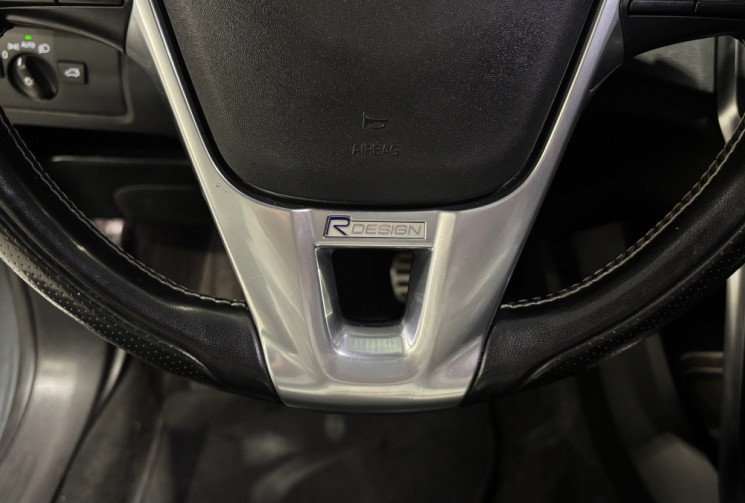 Volvo V40 D3 2.0 150cv R-DESIGN / SIEGES CUIR-ALCANTARA / RADARS AR / FEUX LED 