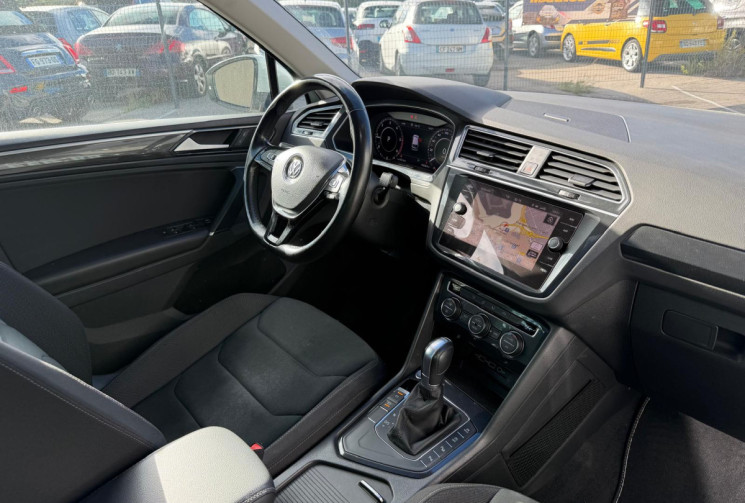 Volkswagen Tiguan 2.0 TDI 150 CARAT R LINE / TOIT OUVRANT / APPLE CAR PLAY / SUIVI VOLKSWAGEN 