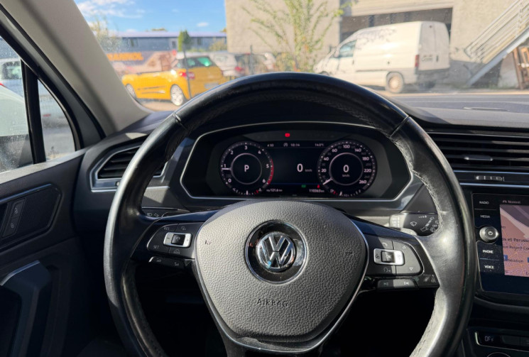 Volkswagen Tiguan 2.0 TDI 150 CARAT R LINE / TOIT OUVRANT / APPLE CAR PLAY / SUIVI VOLKSWAGEN 