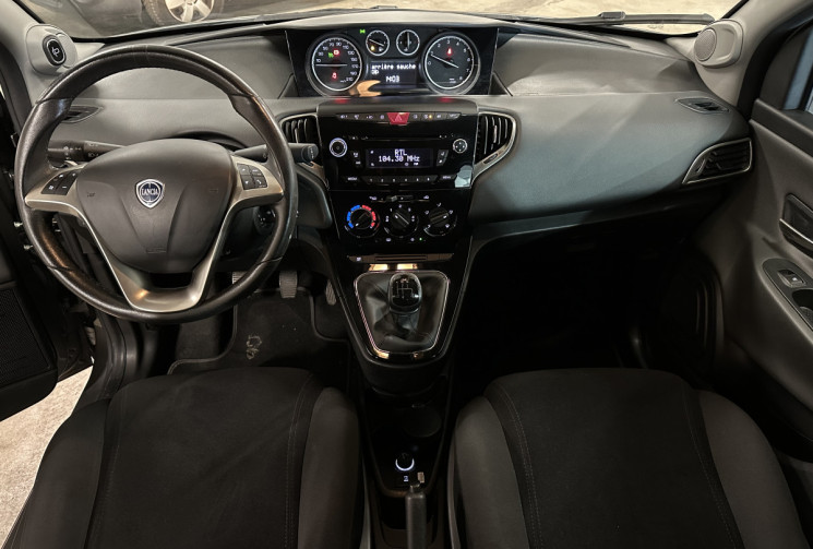 Lancia YPSILON 1.2 Gold 69 /Distribution neuve/KM vérifié/Clim/Régulateur/Idéal Jeune permis