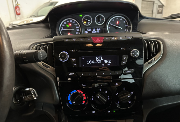 Lancia YPSILON 1.2 Gold 69 /Distribution neuve/KM vérifié/Clim/Régulateur/Idéal Jeune permis