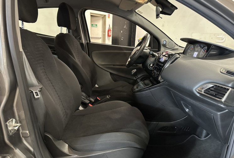 Lancia YPSILON 1.2 Gold 69 /Distribution neuve/KM vérifié/Clim/Régulateur/Idéal Jeune permis
