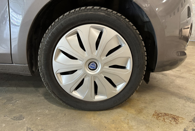 Lancia YPSILON 1.2 Gold 69 /Distribution neuve/KM vérifié/Clim/Régulateur/Idéal Jeune permis