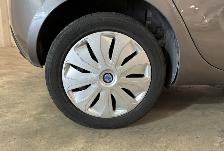 Lancia YPSILON 1.2 Gold 69 /Distribution neuve/KM vérifié/Clim/Régulateur/Idéal Jeune permis