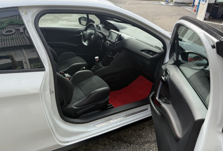 Peugeot 208 1.6 thp 208 GTI by Peugeot Sport - Suivi entretien complet