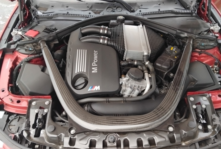 BMW M4 F82) - 3.0 431 - Toit Carbone - Suivi complet BMW