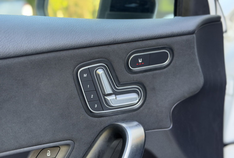 Mercedes Classe A AMG Line 250e 218 Premium Plus / Toit Ouvrant / CarPlay / Sieges chauffants